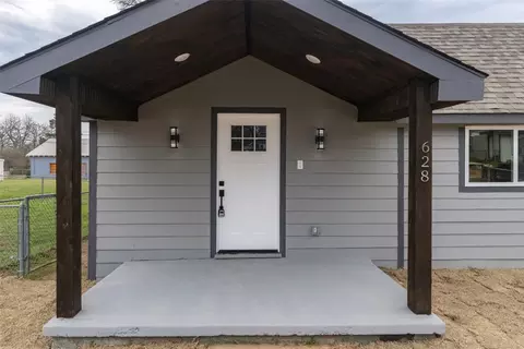 Exterior - 628 E Murray St, Denison, TX 75021 photo 4 of 5