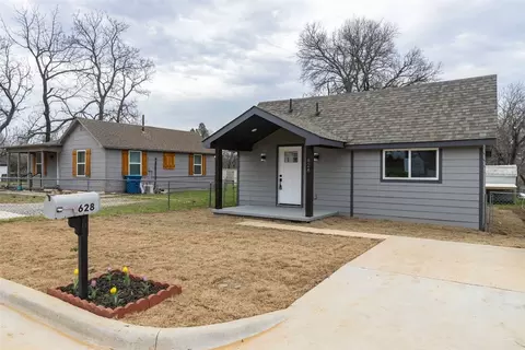 Exterior - 628 E Murray St, Denison, TX 75021 photo 2 of 5