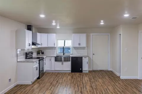 Kitchen - 628 E Murray St, Denison, TX 75021 photo 4 of 5