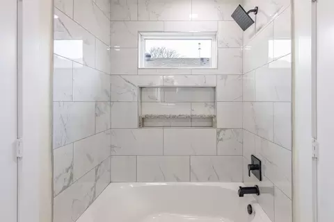 Bath - 628 E Murray St, Denison, TX 75021 photo 4 of 4