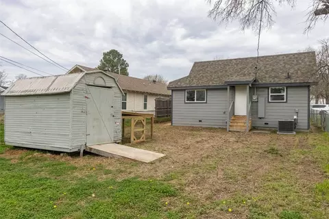 Exterior - 628 E Murray St, Denison, TX 75021 photo 5 of 5