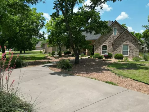 9600 Taxiway Dr, Granbury, TX 76049