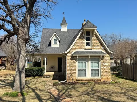 Exterior - 305 Denton St E, Argyle, TX 76226 photo 9 of 12
