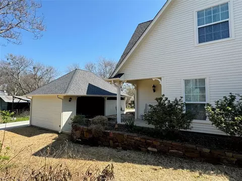 Exterior - 305 Denton St E, Argyle, TX 76226 photo 6 of 12