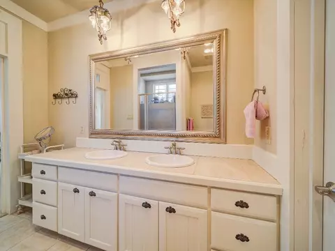 Bath - 305 Denton St E, Argyle, TX 76226 photo 3 of 5
