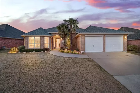 2307 Denham Dr, Arlington, TX 76001