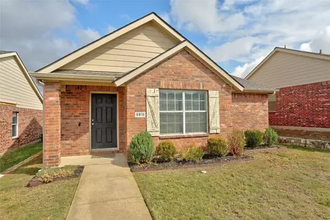 8915 Redford Rd, Cross Roads, TX 76227