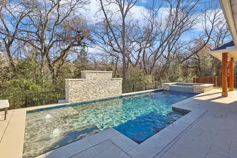 Exterior - 960 Meadow Bend Loop S, Grapevine, TX 76051 photo 2 of 7