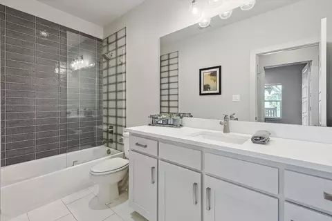 Bath - 960 Meadow Bend Loop S, Grapevine, TX 76051 photo 1 of 5