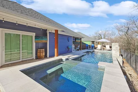 Exterior - 960 Meadow Bend Loop S, Grapevine, TX 76051 photo 5 of 7