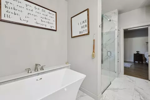 Bath - 960 Meadow Bend Loop S, Grapevine, TX 76051 photo 3 of 5