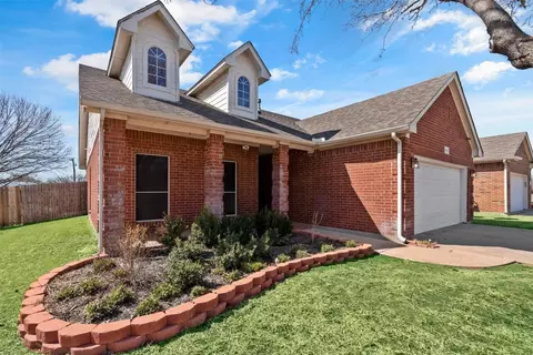 5913 Ozark Dr, Fort Worth, TX 76131