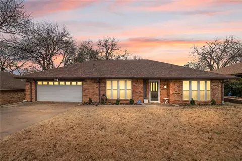 5710 Valley Ridge Ct, Arlington, TX 76017
