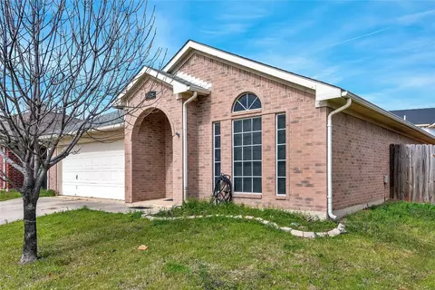 7029 Pickford Ct, Arlington, TX 76001