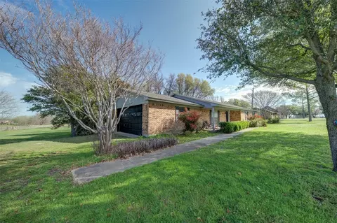 Exterior - 101 Cedar Ln, Haslet, TX 76052 photo 3 of 6