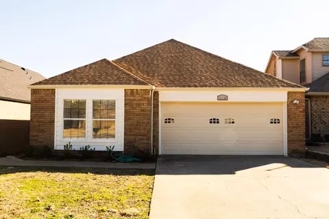530 Briarcliff Dr, Garland, TX 75043