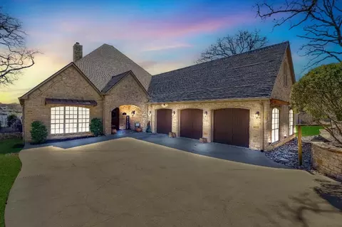 108 Hogan Dr, Lake Kiowa, TX 76240