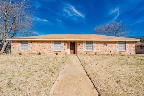 1410 Austrian Rd, Grand Prairie, TX 75050