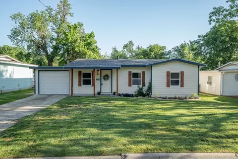 4521 Walthall St, Haltom City, TX 76117