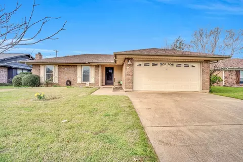 722 Danvers Ln, Mansfield, TX 76063