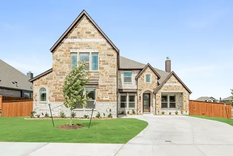 1045 Summer Grove Dr, Midlothian, TX 76065