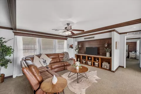 10517 Singleton Ln, Crowley, TX 76036 photo 9