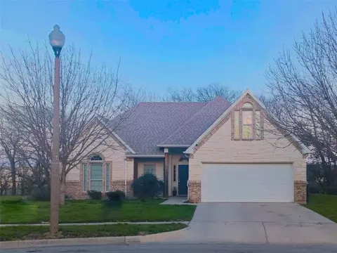 131 Gable Ct, Denton, TX 76209