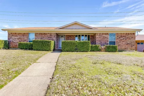 3001 Green Valley Ln, Arlington, TX 76014