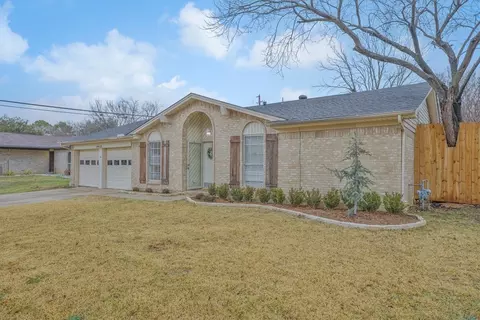 2413 Monterrey St, Arlington, TX 76015