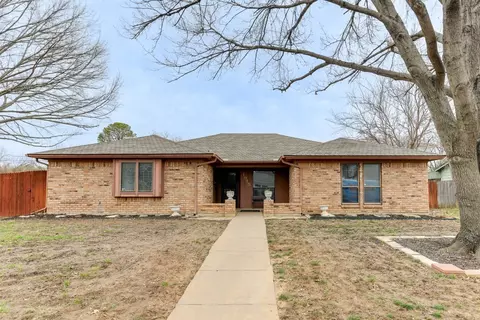 1915 Friar Tuck Dr, Arlington, TX 76013
