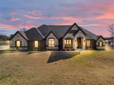7160 Heathington Ct, Granbury, TX 76049