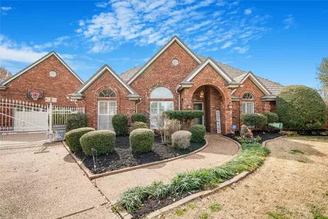 2801 Bremen Dr, Hurst, TX 76054