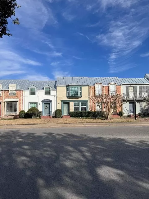9858 Brockbank Dr, Dallas, TX 75220
