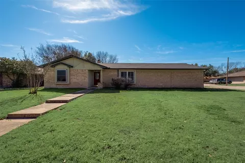 1300 Juniper Ln, Benbrook, TX 76126
