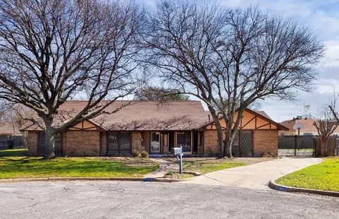 4412 Squire Ct, North Richland Hills, TX 76180