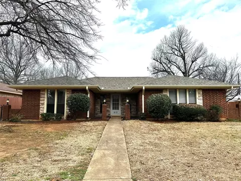 915 Bunker St, Paris, TX 75460