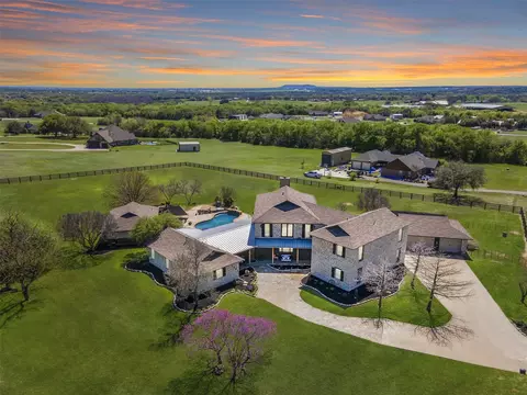 3301 Farm Land Ct, Granbury, TX 76048