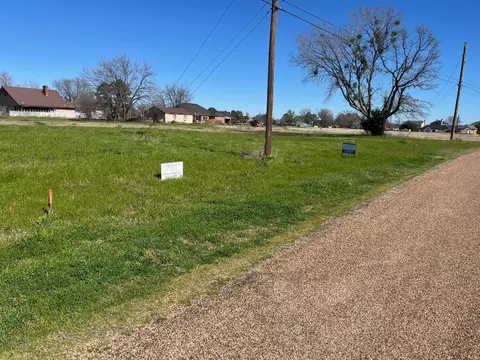 117 Loving Ranch Rd, Trinidad, TX 75163
