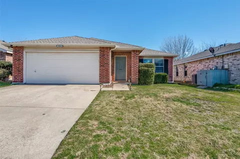 9016 Napa Valley Trl, Fort Worth, TX 76244