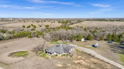140 Hackberry Cir, Trenton, TX 75490