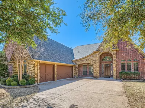 402 Waterlane Dr, Mansfield, TX 76063