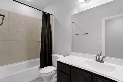 Bath - 2100 Devonblue Dr, Forney, TX 75126 photo 3 of 4