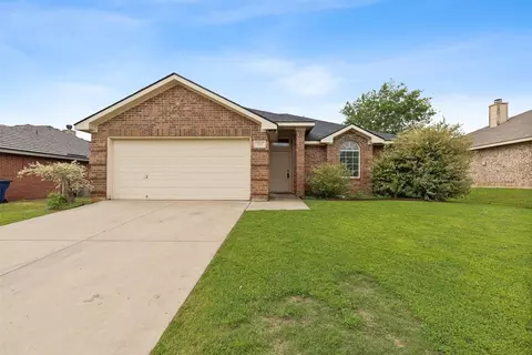 117 Palm St, Crowley, TX 76036