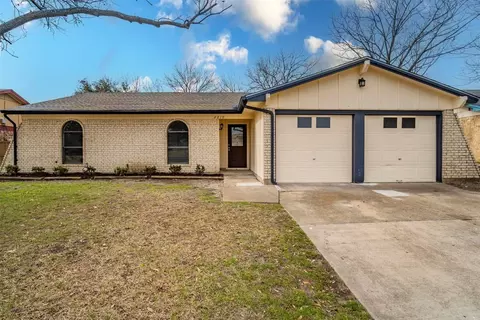 3210 Concord Dr, Arlington, TX 76014