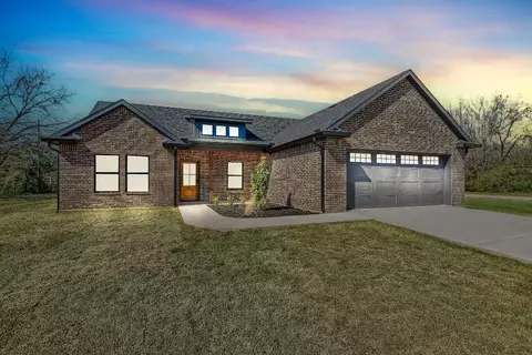 297 Rawhide Trl, Denison, TX 75021