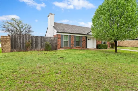7328 Shadow Bend Dr, Fort Worth, TX 76137
