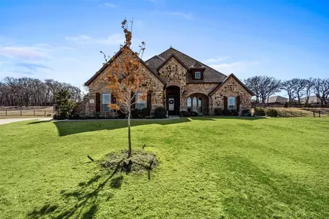 162 Champions Way, Azle, TX 76020