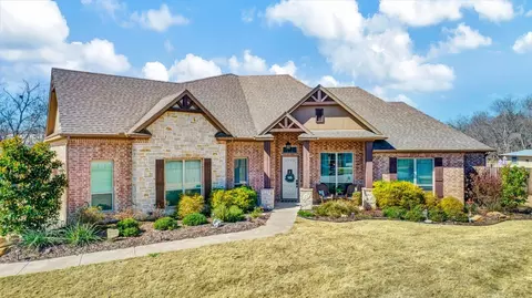513 Emma Ct, Grandview, TX 76050