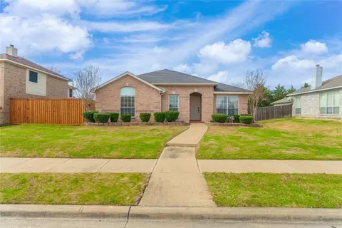 909 Clear Creek Dr, Mesquite, TX 75181