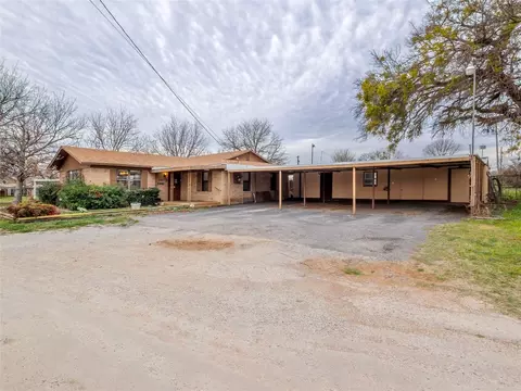220 Avolyn Dr, Brownwood, TX 76801